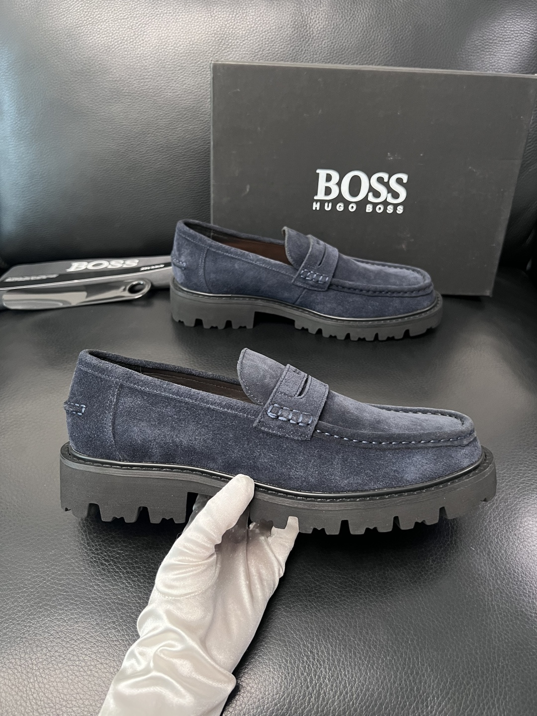 BOSS  高品质 顶级工艺品  博斯  专柜同步原厂配置，意大利进口牛皮面料牛内里垫，高品质拼接复杂工