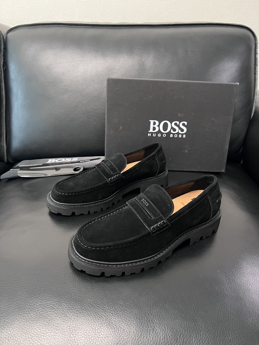 BOSS  高品质 顶级工艺品  博斯  专柜同步原厂配置，意大利进口牛皮面料牛内里垫，高品质拼接复杂工