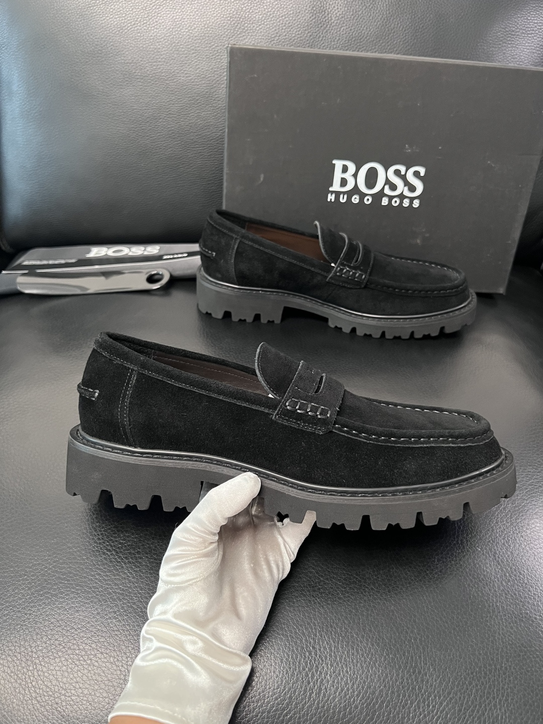 BOSS  高品质 顶级工艺品  博斯  专柜同步原厂配置，意大利进口牛皮面料牛内里垫，高品质拼接复杂工