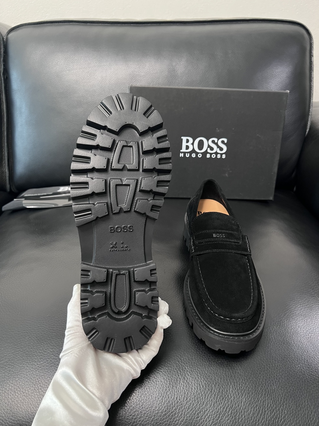 BOSS  高品质 顶级工艺品  博斯  专柜同步原厂配置，意大利进口牛皮面料牛内里垫，高品质拼接复杂工