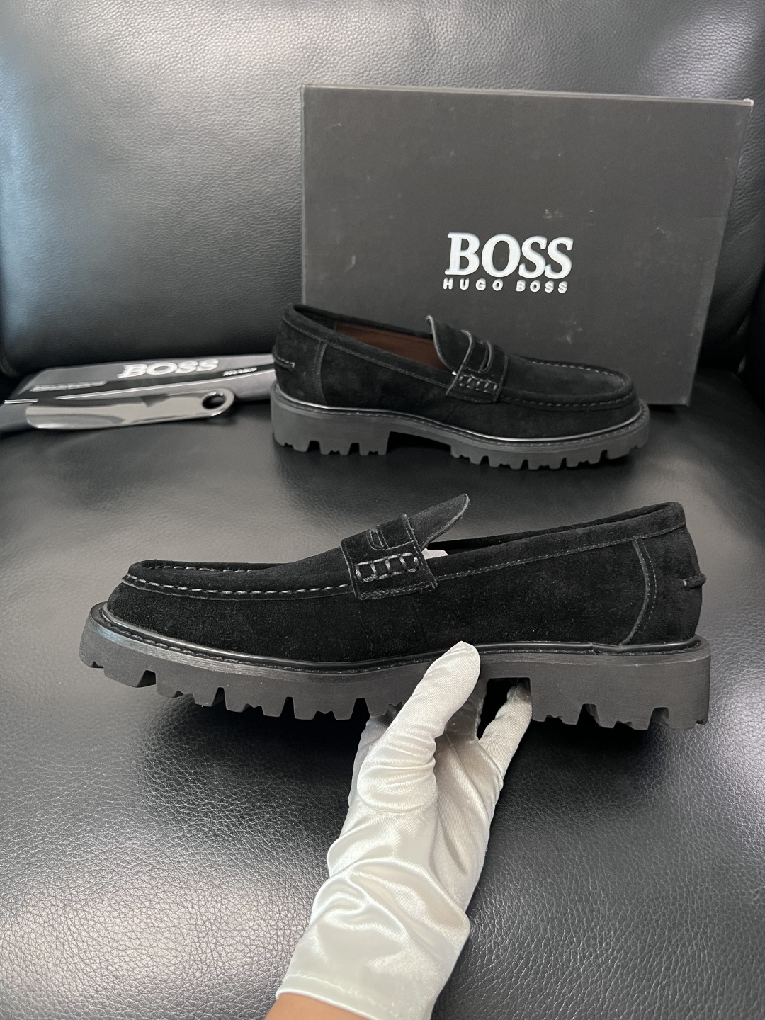 BOSS  高品质 顶级工艺品  博斯  专柜同步原厂配置，意大利进口牛皮面料牛内里垫，高品质拼接复杂工