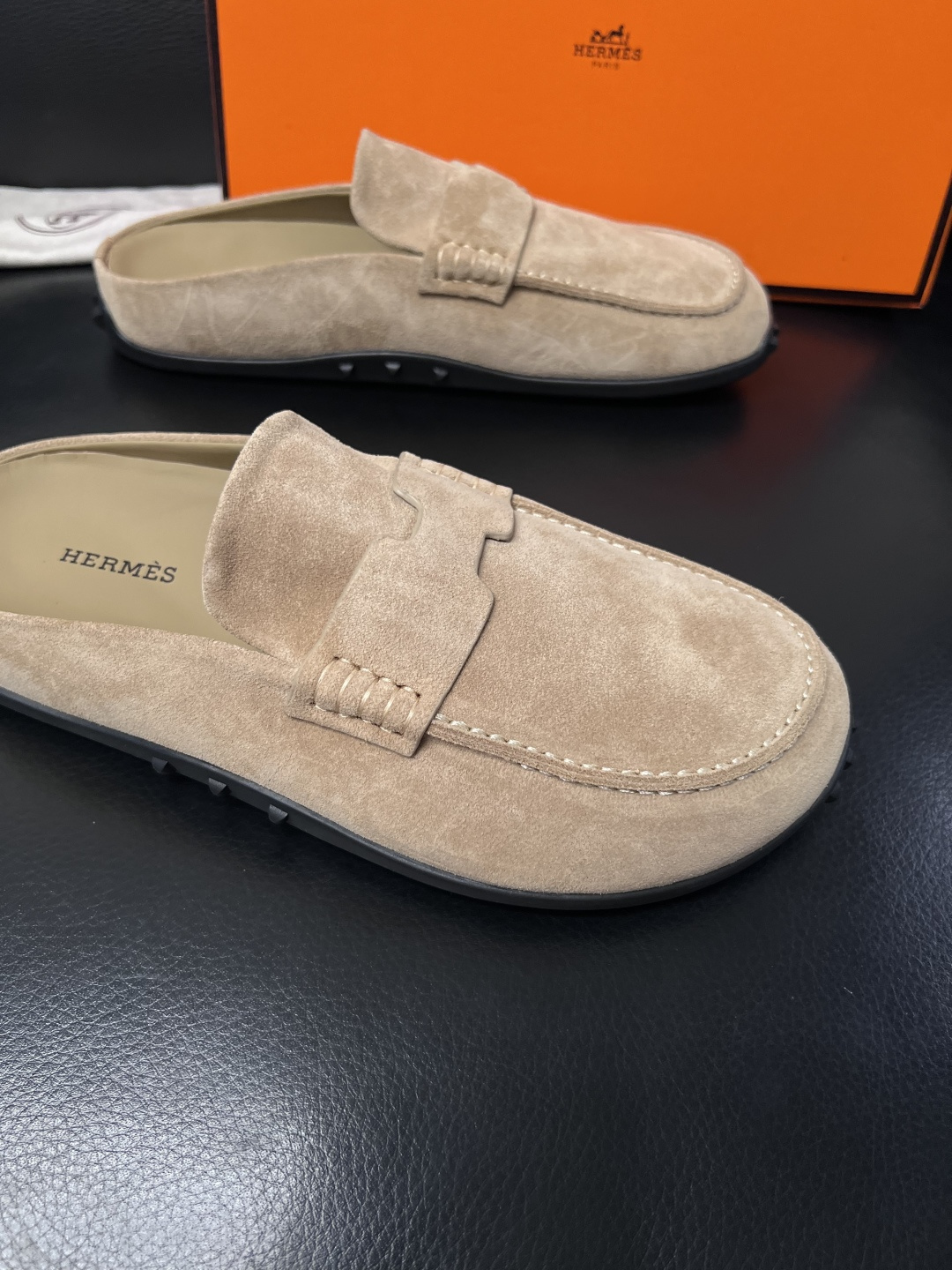 Hermes  高品质  顶级工艺品  爱马仕 专柜同步发售原厂配置，意大利进口原版牛皮面料，高品质拼接