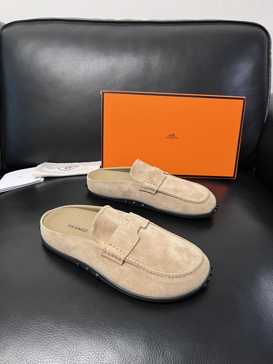 NO:831001,Hermes high-quality top crafts Hermès counters sell original configuration simultaneously, original cowhide fabric imported from Italy, high-quality splicing technology, fully imported water-dyed cowhide lining, original soles specially provided by the factory and super comfortable, original factory and single goods are welcome to compare, code number 39-44 (customized 38 45) women's size custom-made, hermes, hermes, cowhide19860909Hermes 高品质 顶级工艺品 爱马仕 专柜同步发售原厂配置,意大利进口原版牛皮面料,高品质拼接工艺,全进口水染牛皮里垫,鞋底原厂特供原版底超级舒适,原厂跟单货欢迎对比,码数 39-44（ 订做 38 45）女码订做,,hermes,hermes,cowhide,Men's shoes