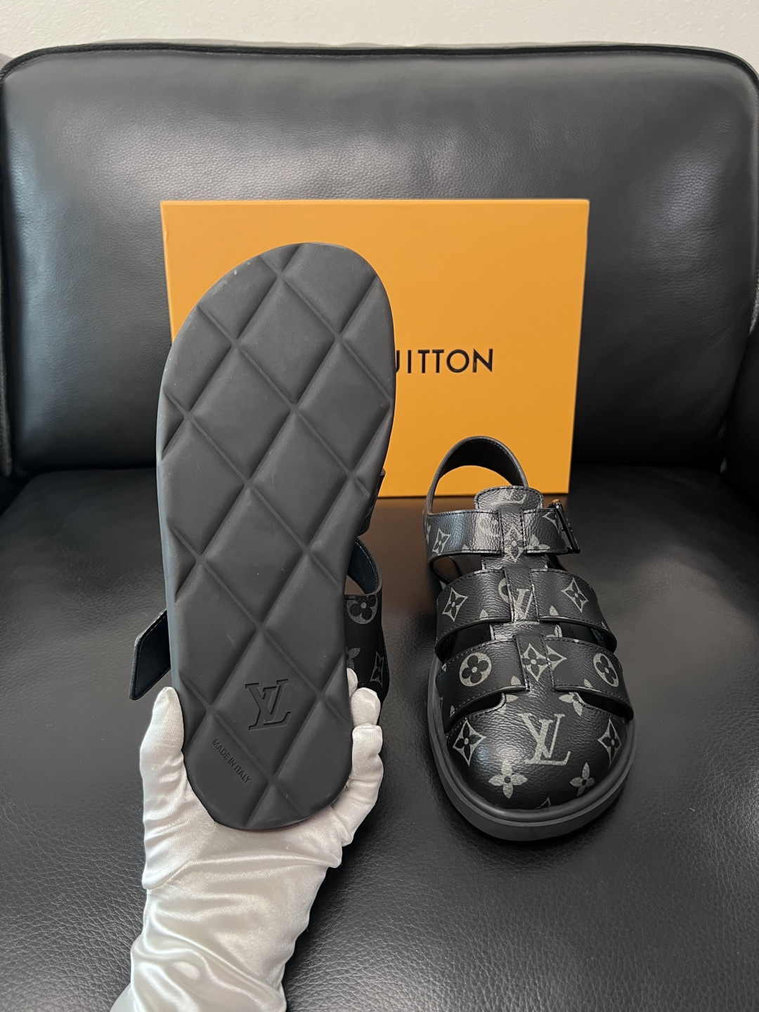 Lv  高品质  顶级工艺品  路易威登，运动板鞋专柜同步，鞋面意大利进口，鞋底：原厂特供原版底，TPU