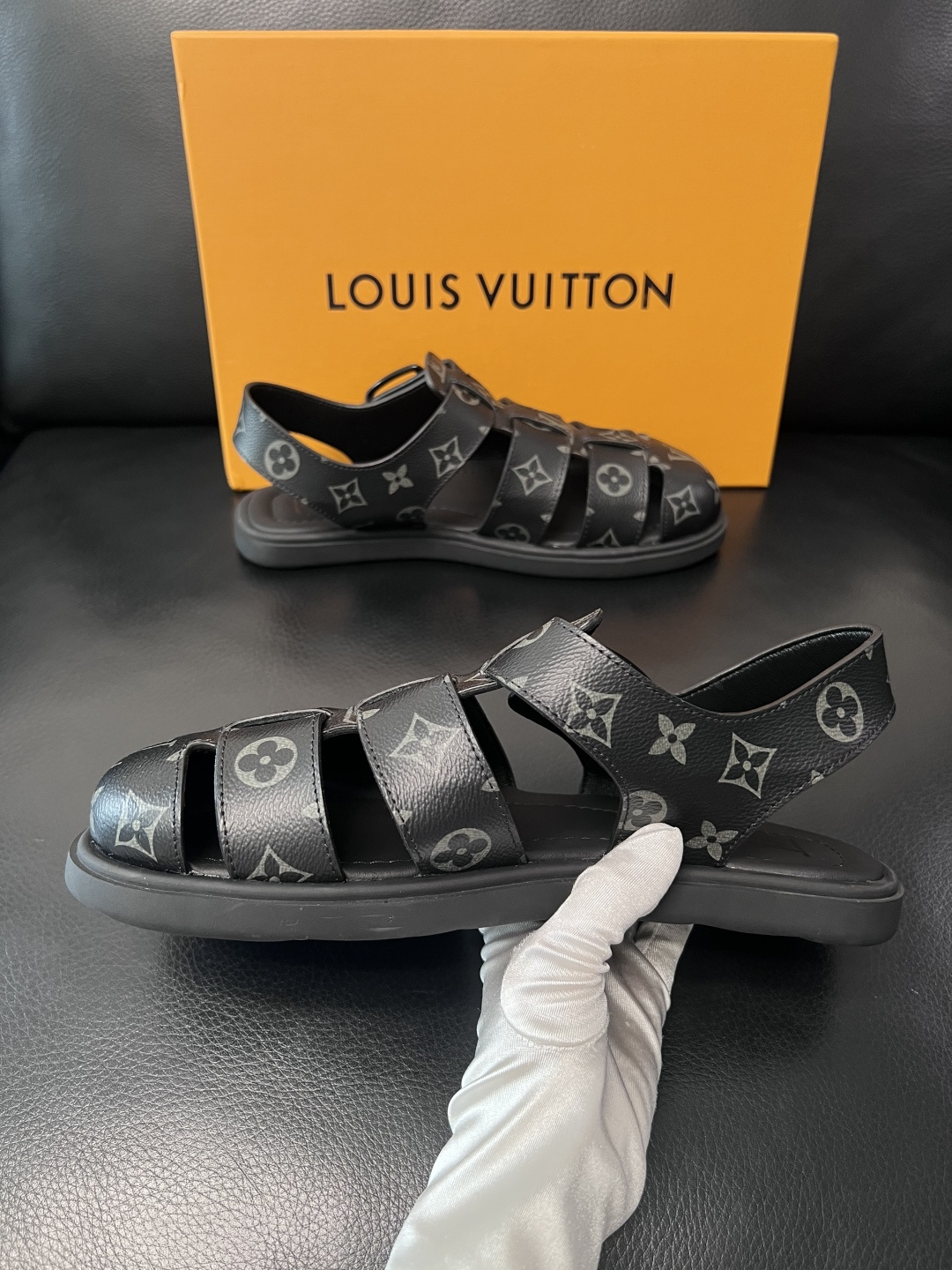 Lv  高品质  顶级工艺品  路易威登，运动板鞋专柜同步，鞋面意大利进口，鞋底：原厂特供原版底，TPU