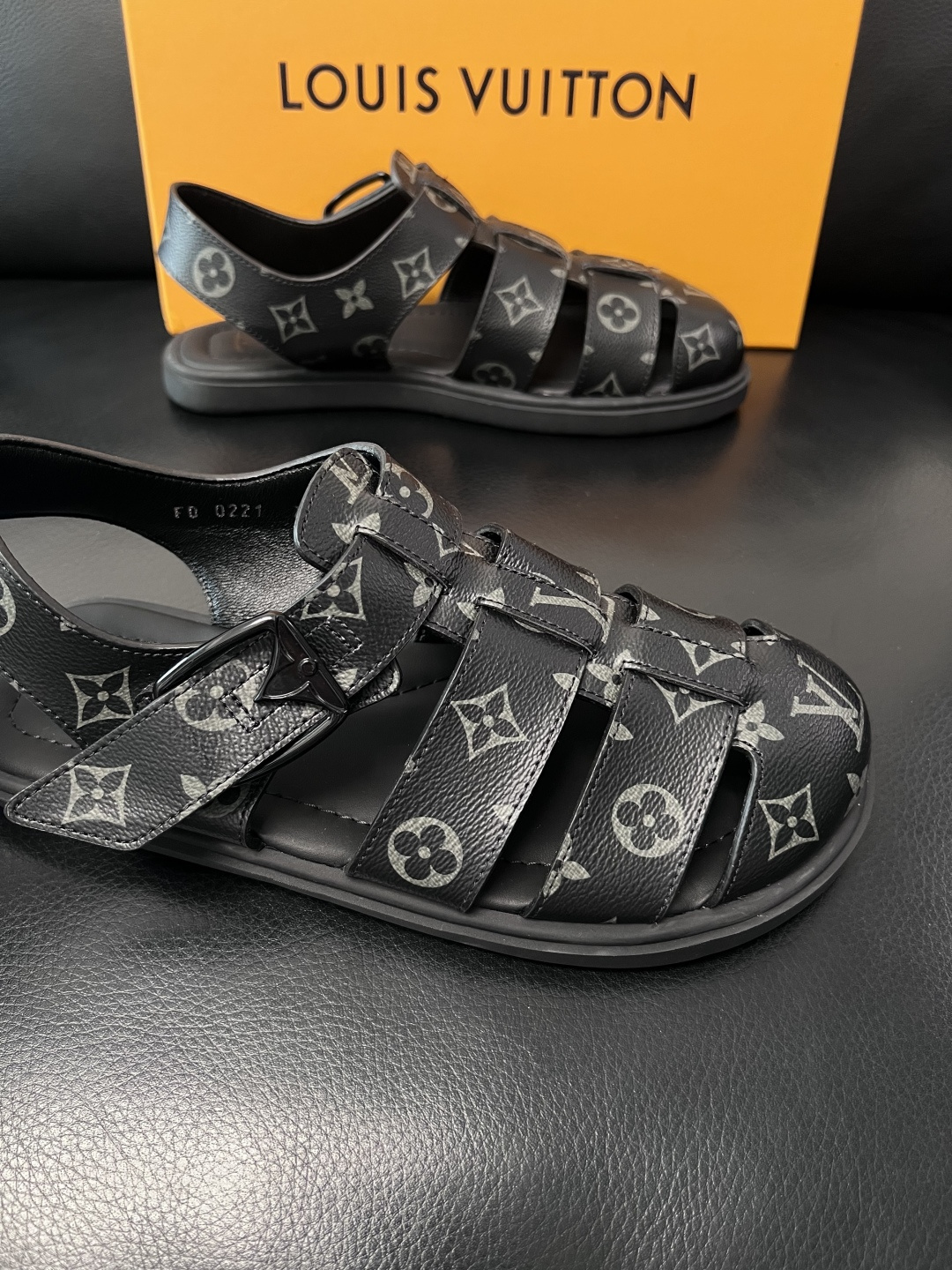 Lv  高品质  顶级工艺品  路易威登，运动板鞋专柜同步，鞋面意大利进口，鞋底：原厂特供原版底，TPU