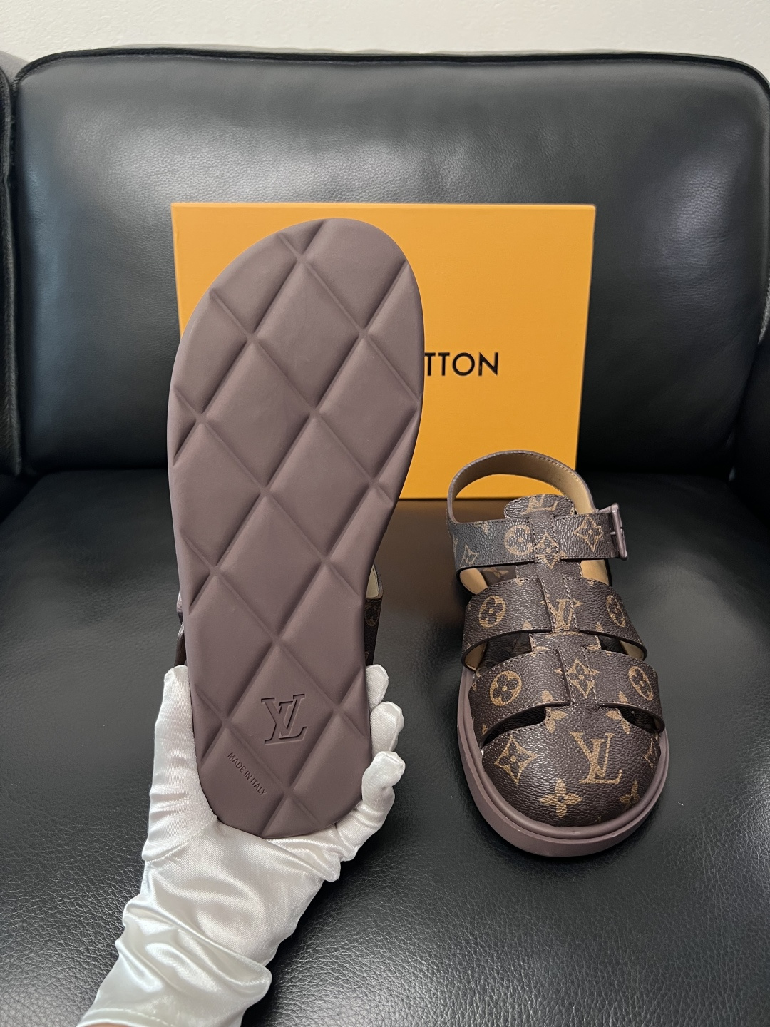 Lv  高品质  顶级工艺品  路易威登，运动板鞋专柜同步，鞋面意大利进口，鞋底：原厂特供原版底，TPU