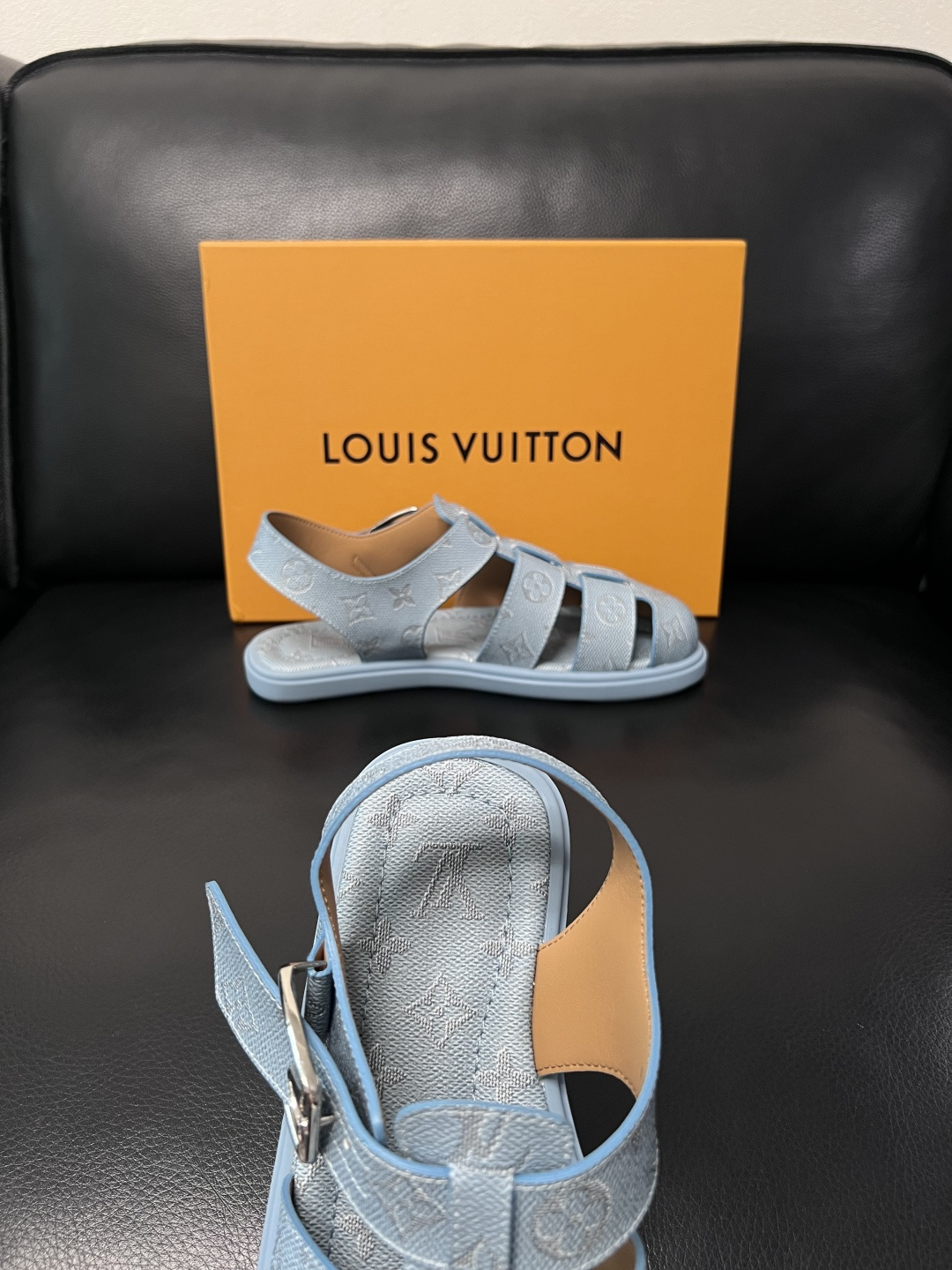 Lv  高品质  顶级工艺品  路易威登，运动板鞋专柜同步，鞋面意大利进口，鞋底：原厂特供原版底，TPU