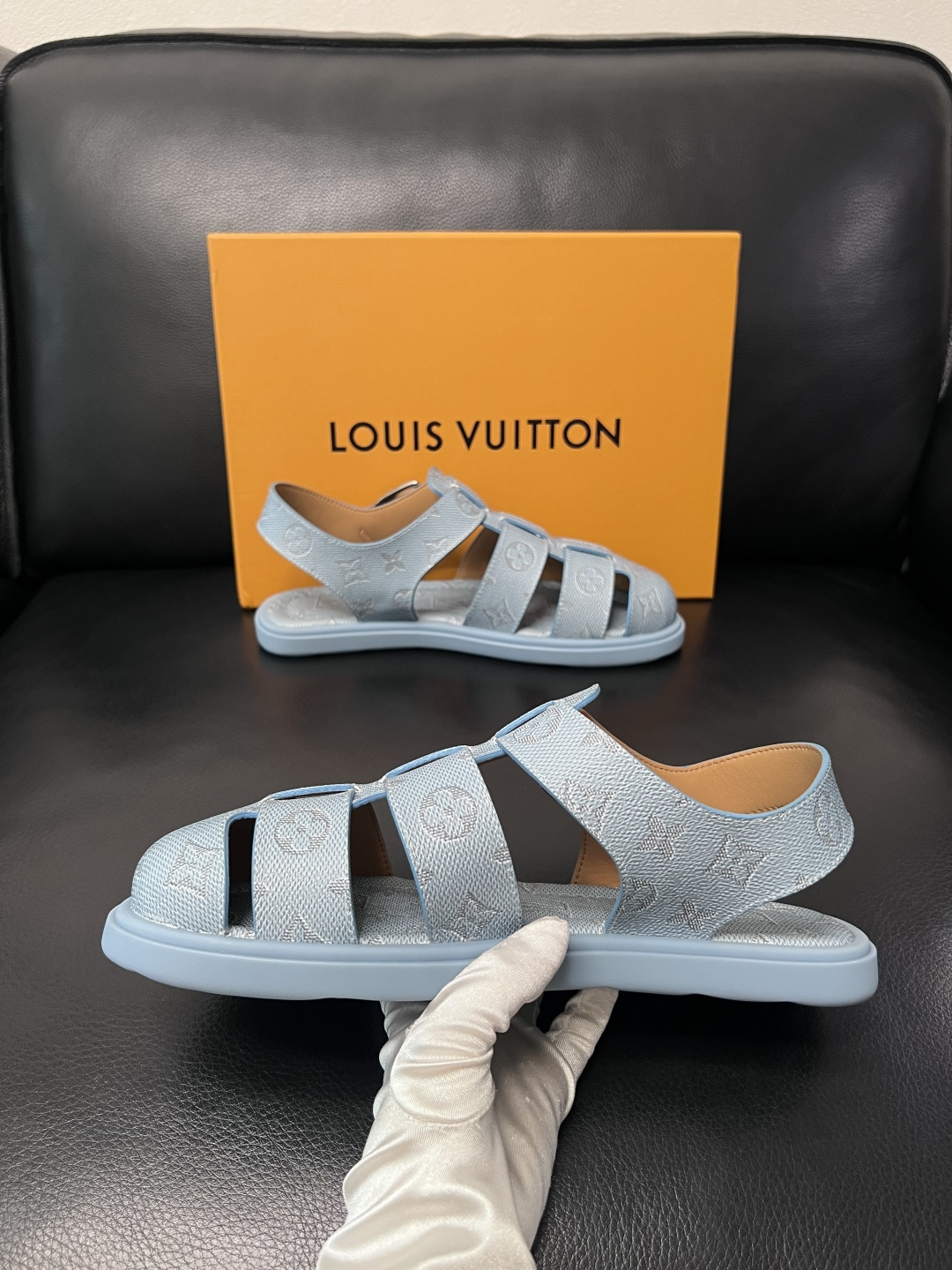 Lv  高品质  顶级工艺品  路易威登，运动板鞋专柜同步，鞋面意大利进口，鞋底：原厂特供原版底，TPU