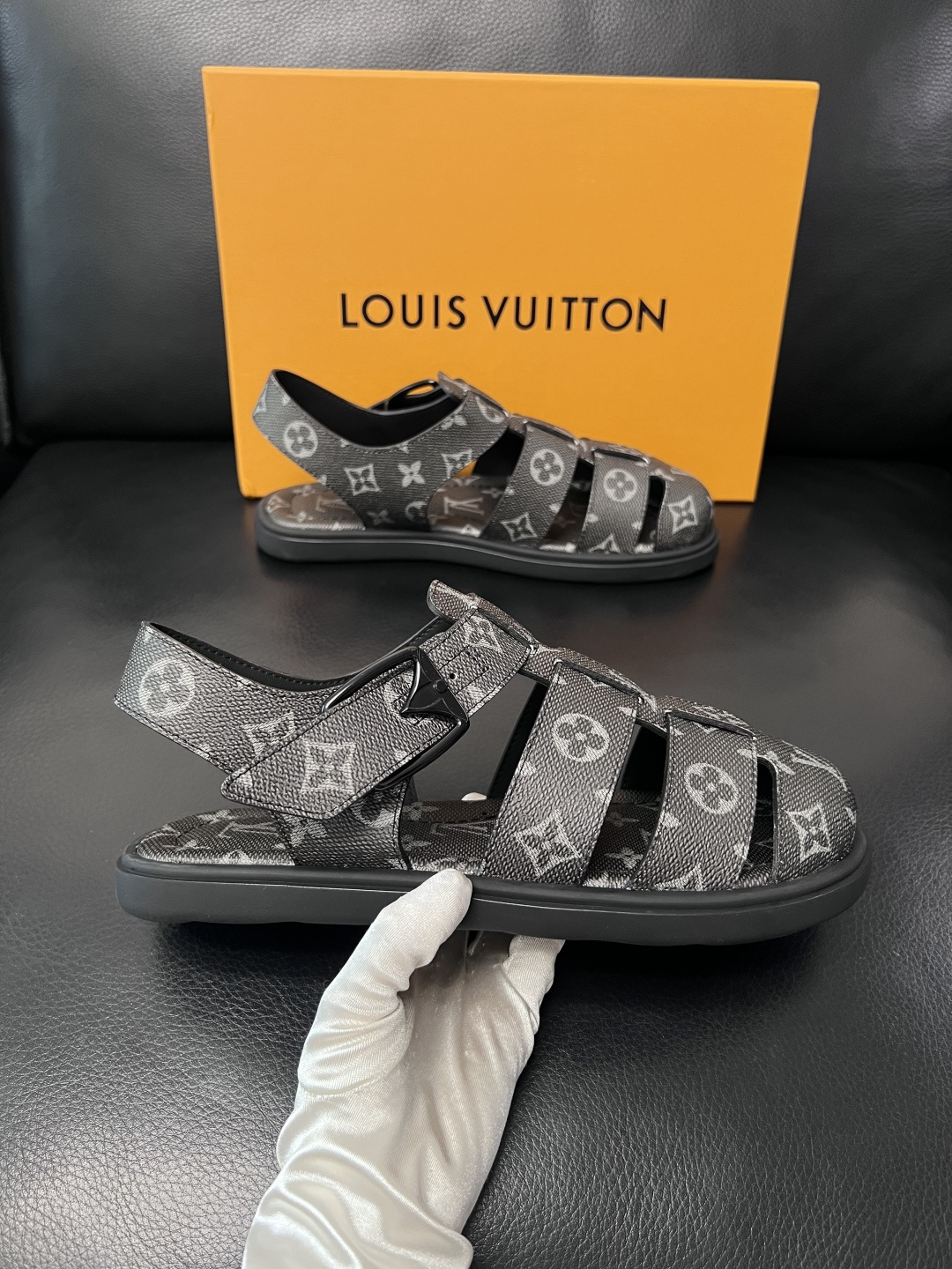 Lv  高品质  顶级工艺品  路易威登，运动板鞋专柜同步，鞋面意大利进口，鞋底：原厂特供原版底，TPU