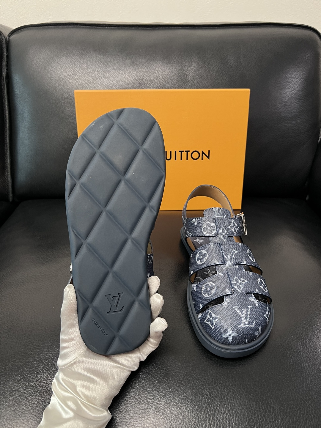 Lv  高品质  顶级工艺品  路易威登，运动板鞋专柜同步，鞋面意大利进口，鞋底：原厂特供原版底，TPU