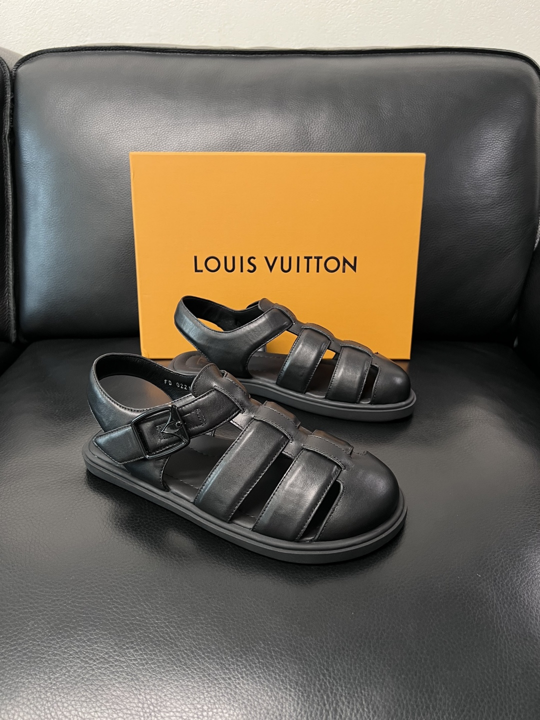 Lv  高品质  顶级工艺品  路易威登，运动板鞋专柜同步，鞋面意大利进口，鞋底：原厂特供原版底，TPU