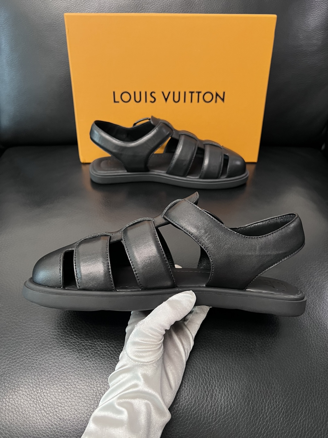 Lv  高品质  顶级工艺品  路易威登，运动板鞋专柜同步，鞋面意大利进口，鞋底：原厂特供原版底，TPU