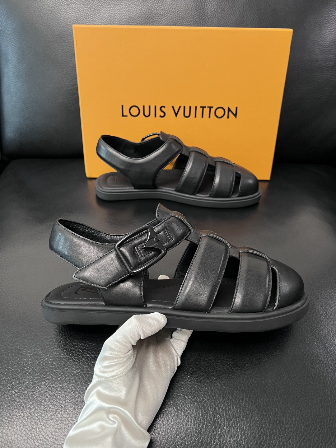 Lv  高品质  顶级工艺品  路易威登，运动板鞋专柜同步，鞋面意大利进口，鞋底：原厂特供原版底，TPU