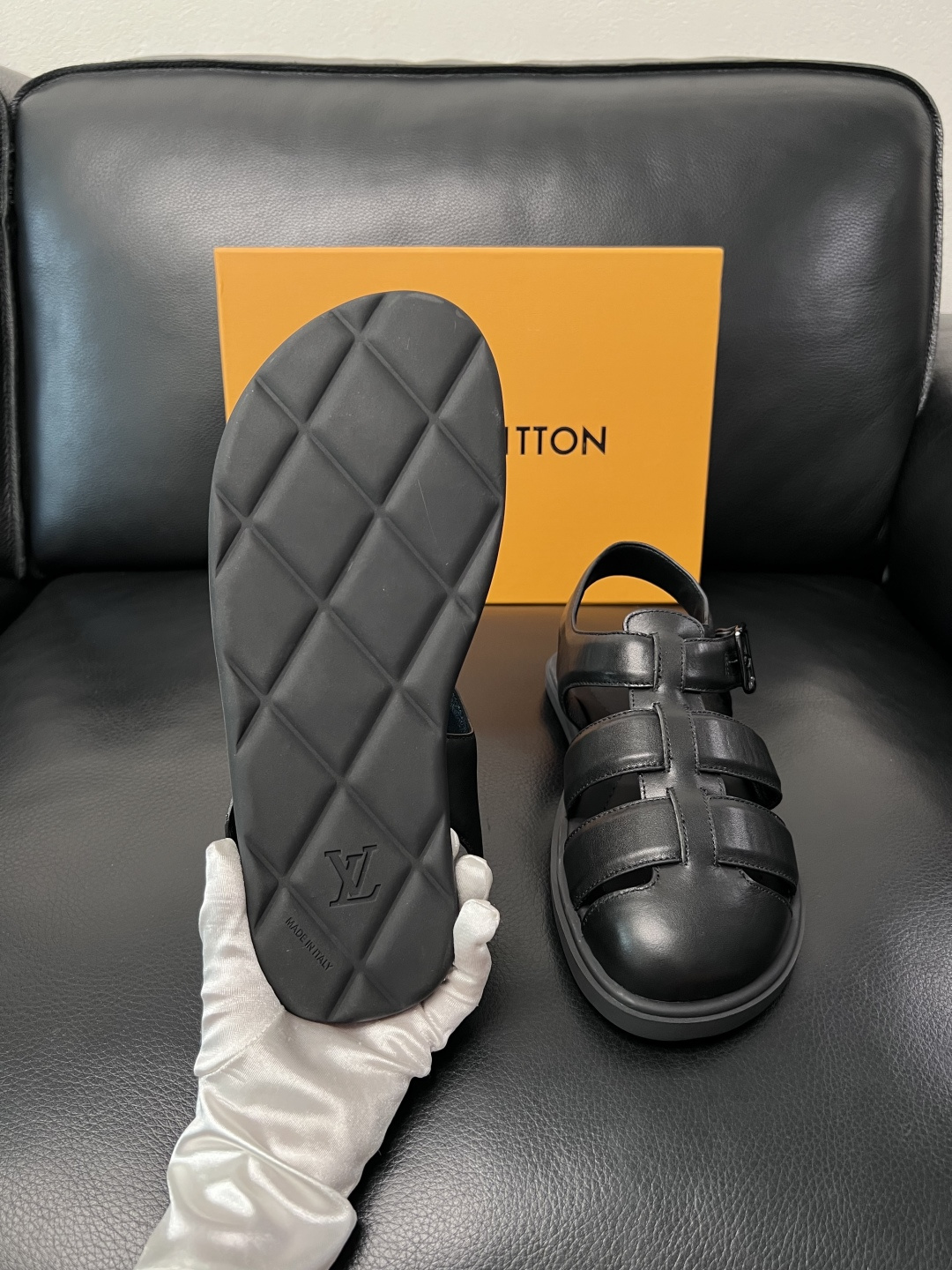 Lv  高品质  顶级工艺品  路易威登，运动板鞋专柜同步，鞋面意大利进口，鞋底：原厂特供原版底，TPU