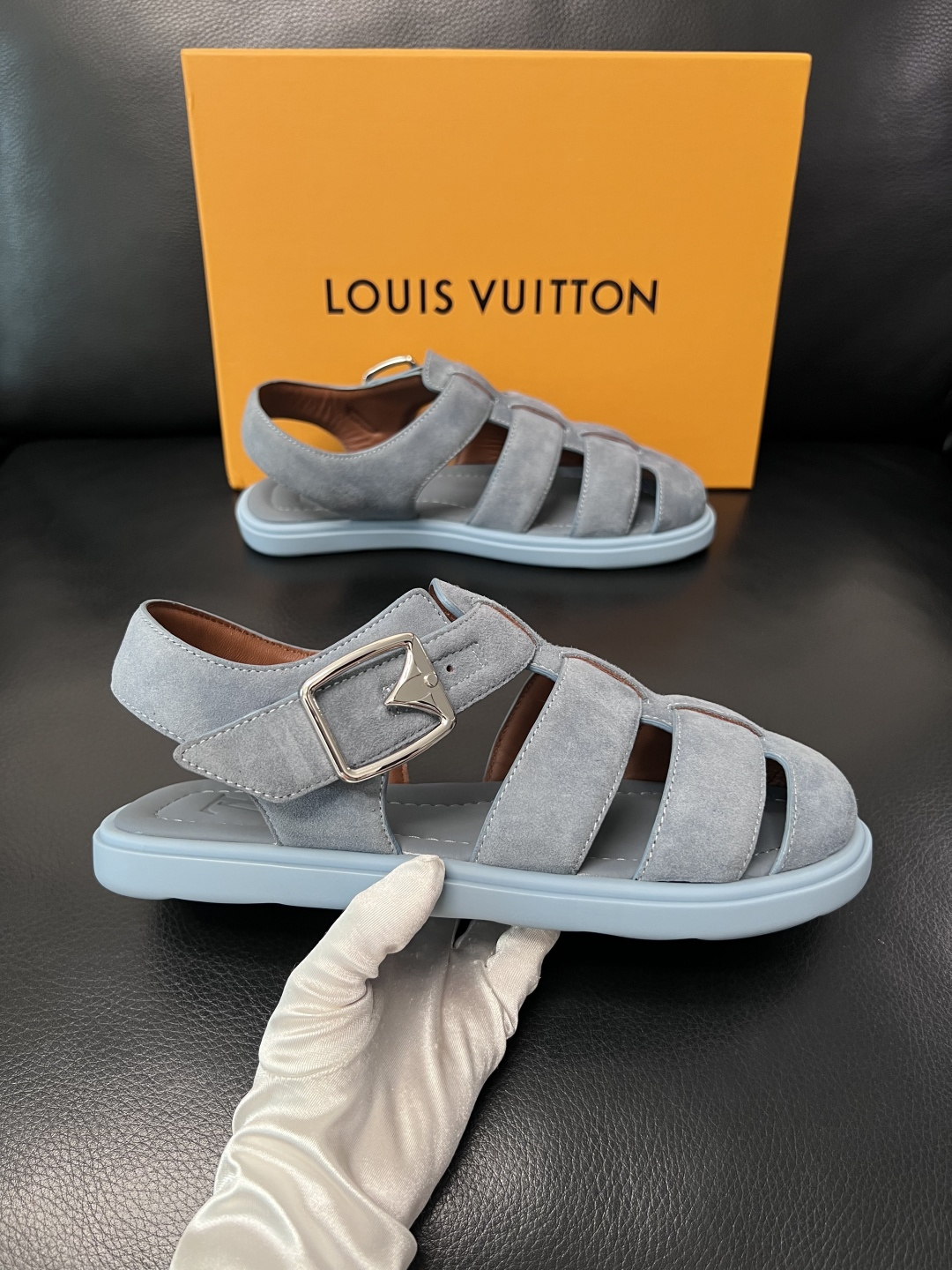 Lv  高品质  顶级工艺品  路易威登，运动板鞋专柜同步，鞋面意大利进口，鞋底：原厂特供原版底，TPU