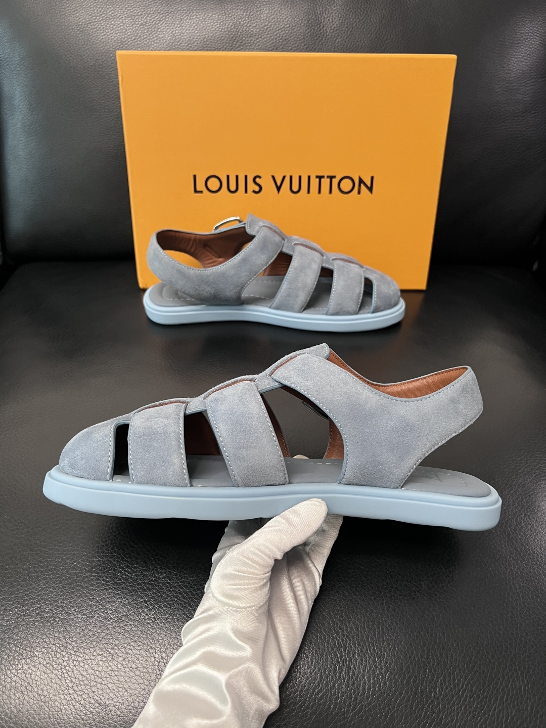 Lv  高品质  顶级工艺品  路易威登，运动板鞋专柜同步，鞋面意大利进口，鞋底：原厂特供原版底，TPU
