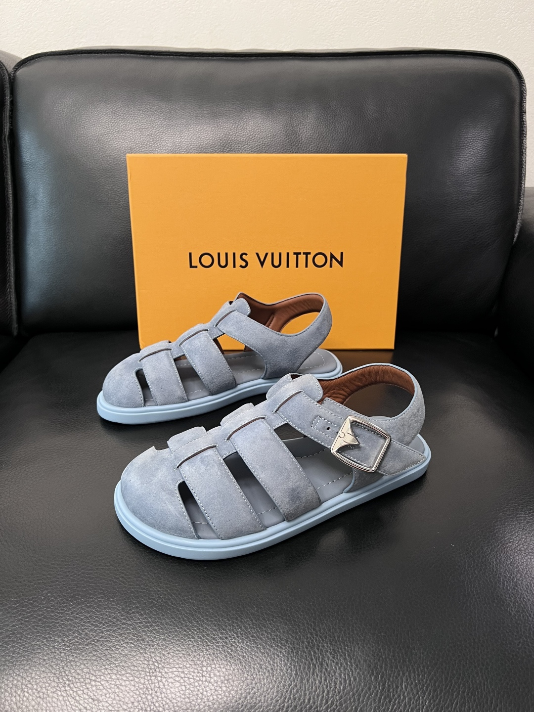 Lv  高品质  顶级工艺品  路易威登，运动板鞋专柜同步，鞋面意大利进口，鞋底：原厂特供原版底，TPU