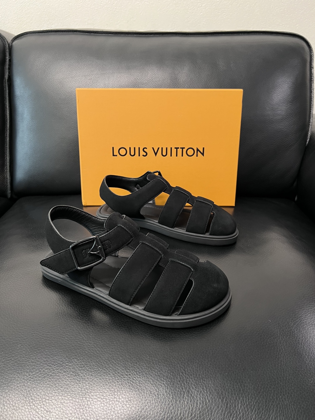Lv  高品质  顶级工艺品  路易威登，运动板鞋专柜同步，鞋面意大利进口，鞋底：原厂特供原版底，TPU