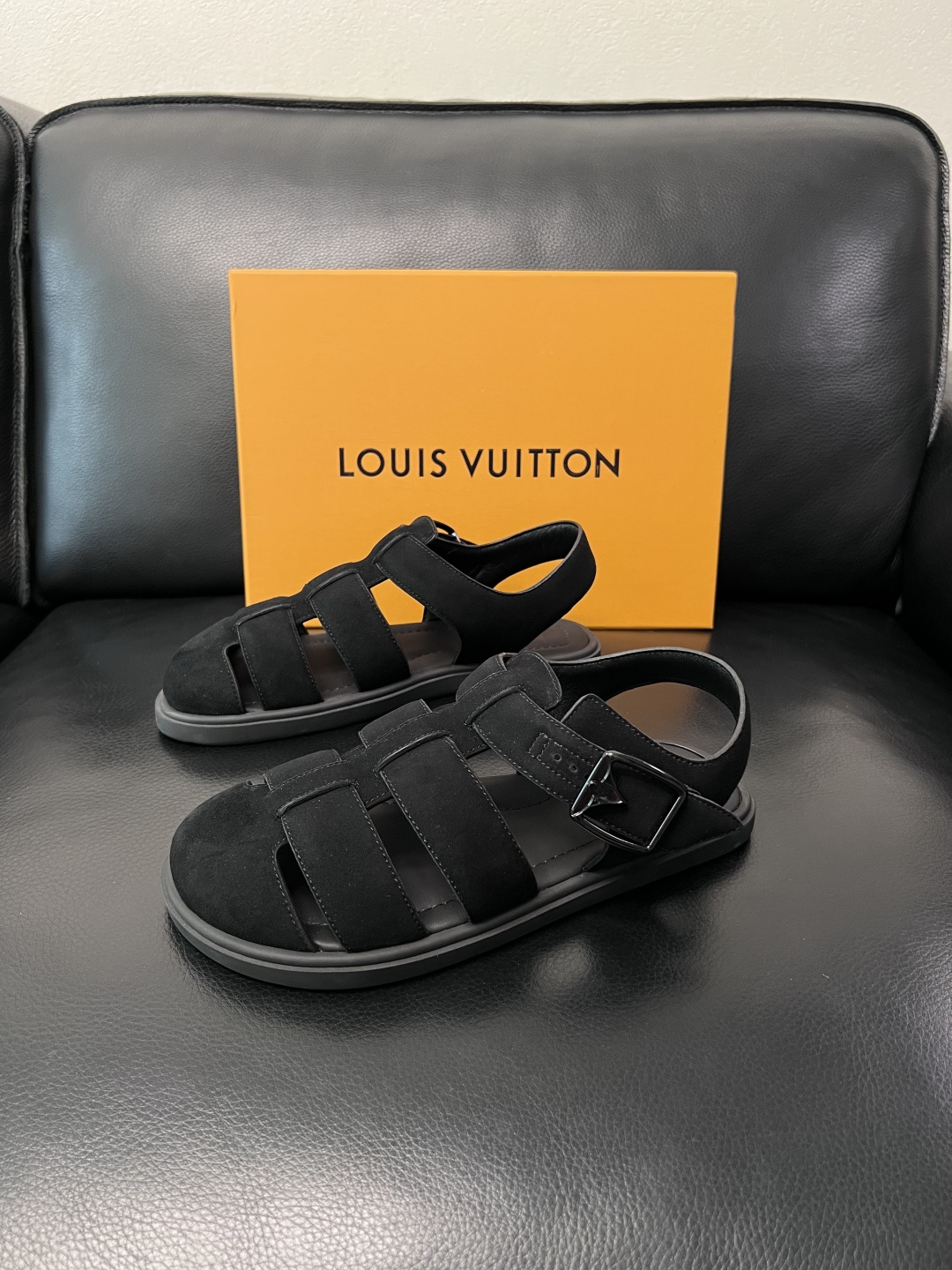 Lv  高品质  顶级工艺品  路易威登，运动板鞋专柜同步，鞋面意大利进口，鞋底：原厂特供原版底，TPU