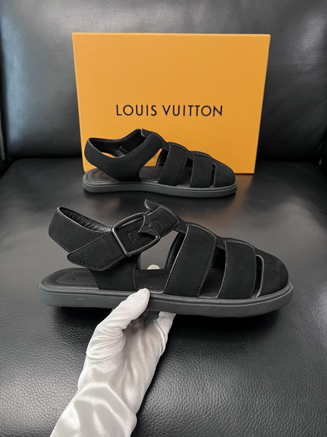 Lv  高品质  顶级工艺品  路易威登，运动板鞋专柜同步，鞋面意大利进口，鞋底：原厂特供原版底，TPU