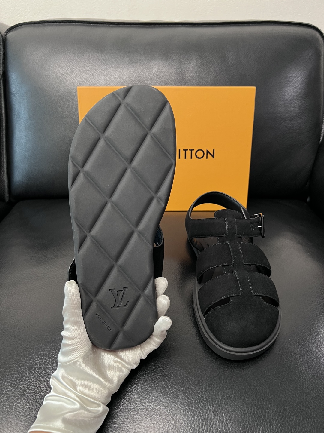 Lv  高品质  顶级工艺品  路易威登，运动板鞋专柜同步，鞋面意大利进口，鞋底：原厂特供原版底，TPU