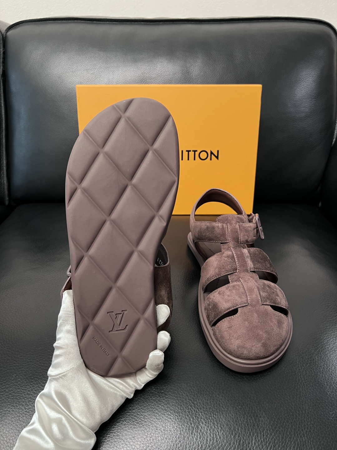 Lv  高品质  顶级工艺品  路易威登，运动板鞋专柜同步，鞋面意大利进口，鞋底：原厂特供原版底，TPU