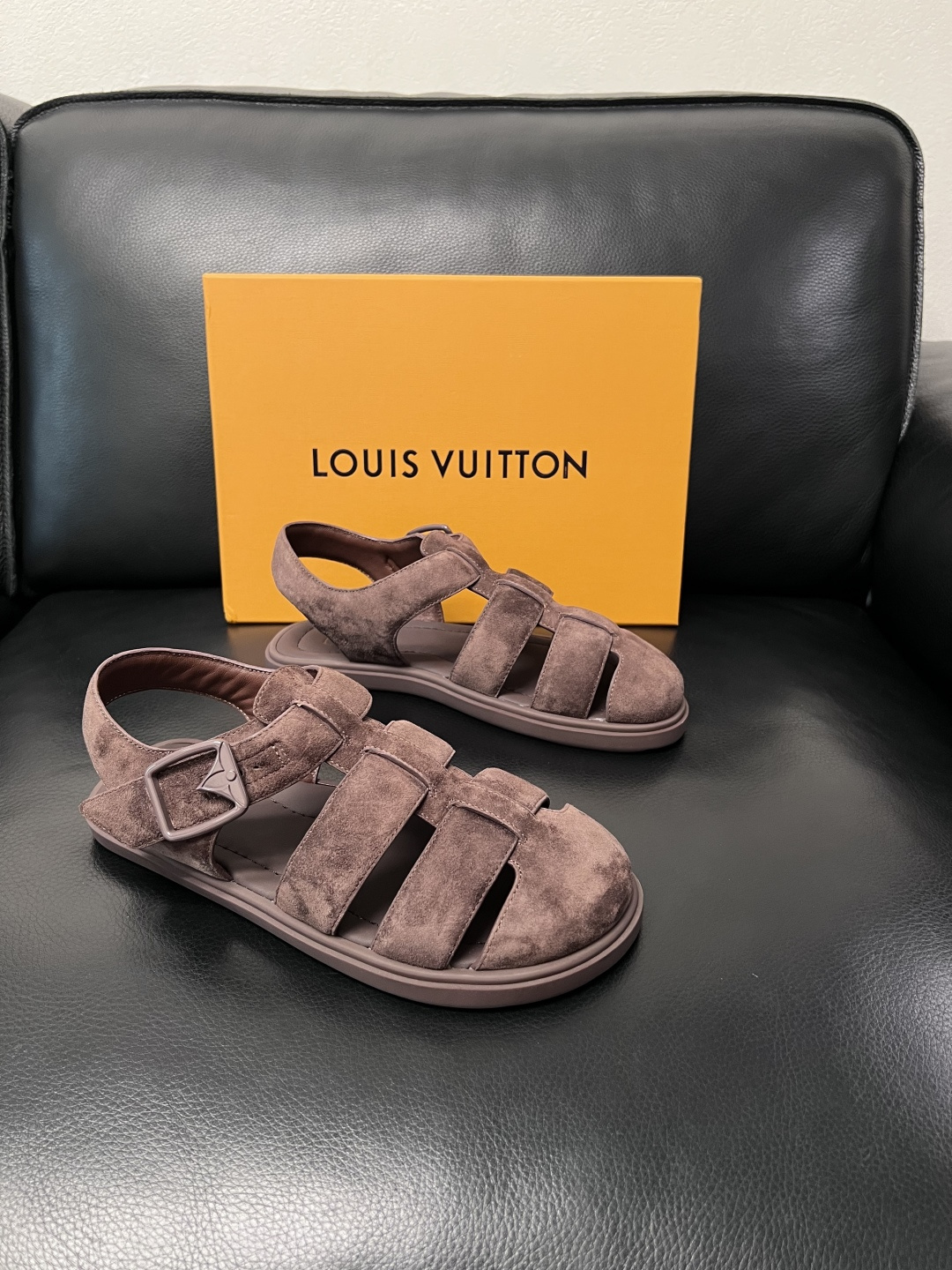 Lv  高品质  顶级工艺品  路易威登，运动板鞋专柜同步，鞋面意大利进口，鞋底：原厂特供原版底，TPU