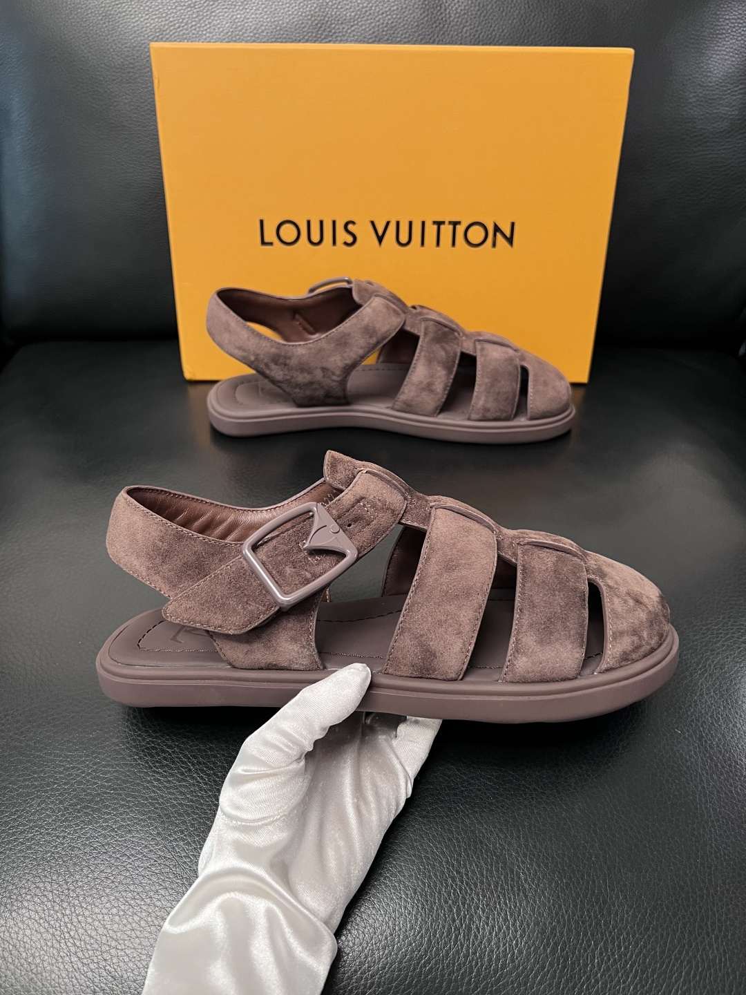 Lv  高品质  顶级工艺品  路易威登，运动板鞋专柜同步，鞋面意大利进口，鞋底：原厂特供原版底，TPU