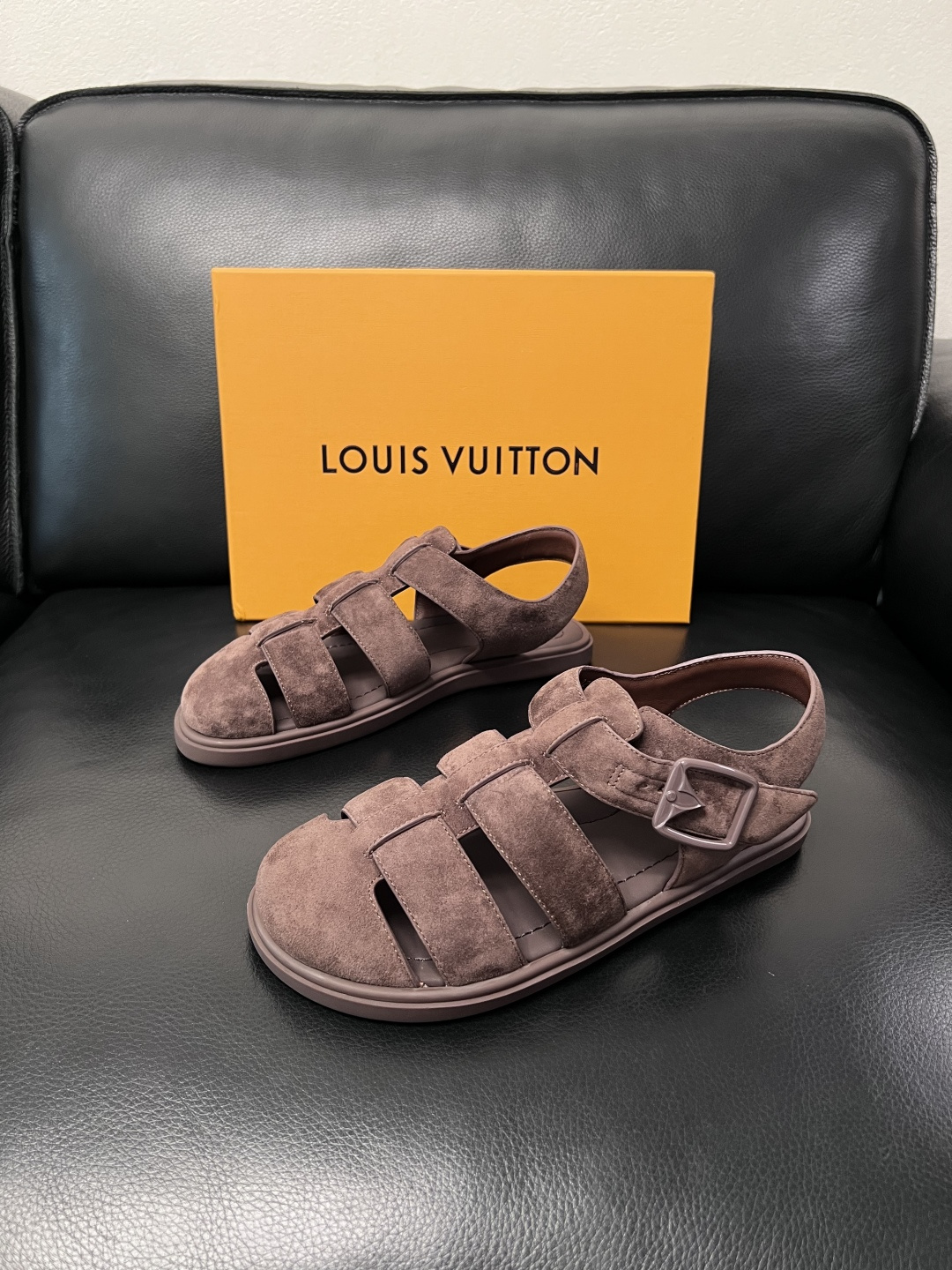 Lv  高品质  顶级工艺品  路易威登，运动板鞋专柜同步，鞋面意大利进口，鞋底：原厂特供原版底，TPU