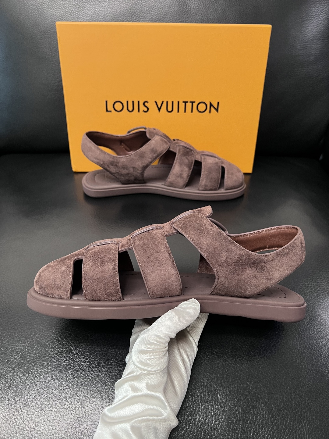 Lv  高品质  顶级工艺品  路易威登，运动板鞋专柜同步，鞋面意大利进口，鞋底：原厂特供原版底，TPU