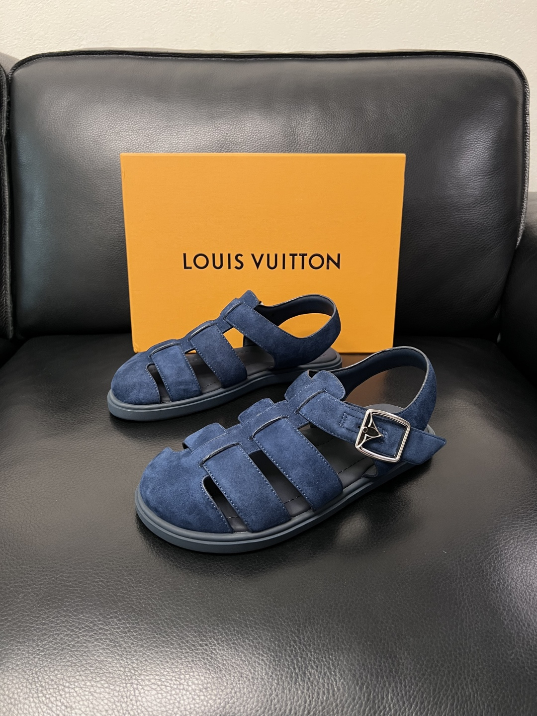 Lv  高品质  顶级工艺品  路易威登，运动板鞋专柜同步，鞋面意大利进口，鞋底：原厂特供原版底，TPU