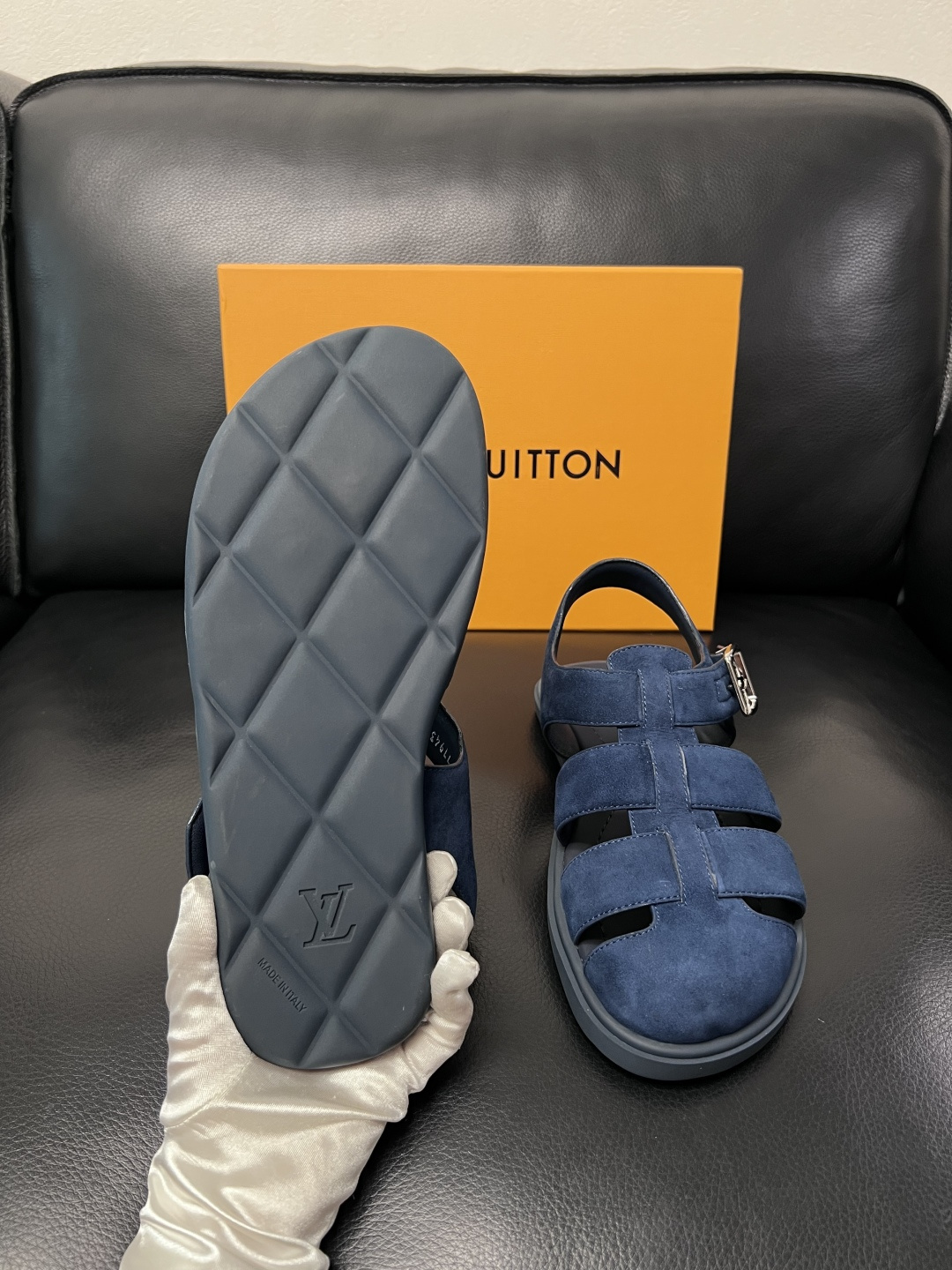 Lv  高品质  顶级工艺品  路易威登，运动板鞋专柜同步，鞋面意大利进口，鞋底：原厂特供原版底，TPU