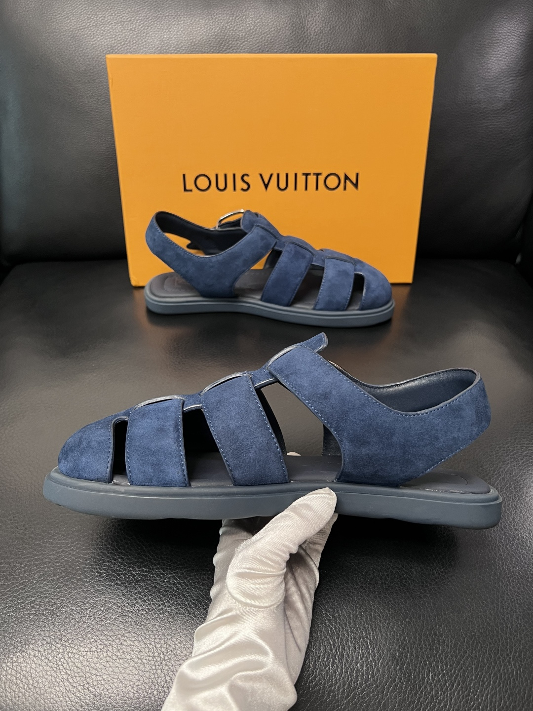 Lv  高品质  顶级工艺品  路易威登，运动板鞋专柜同步，鞋面意大利进口，鞋底：原厂特供原版底，TPU