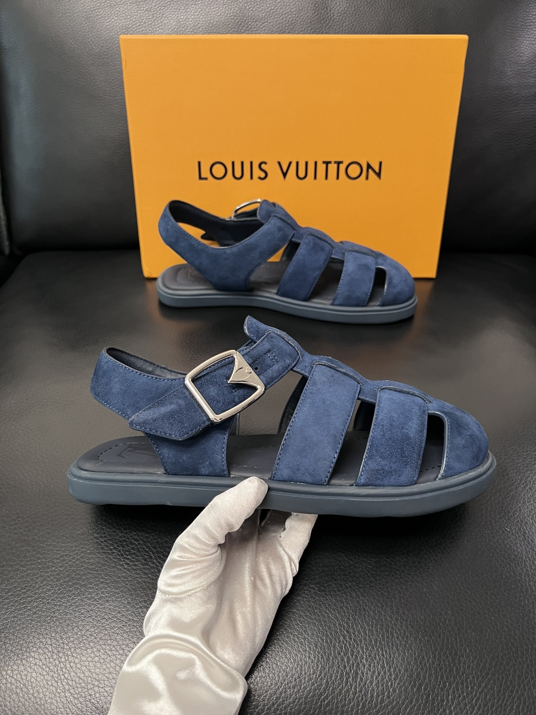Lv  高品质  顶级工艺品  路易威登，运动板鞋专柜同步，鞋面意大利进口，鞋底：原厂特供原版底，TPU