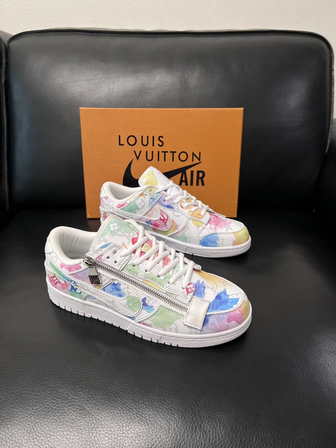 Lv联名nike  高品质  顶级工艺品  路易威登联名，专柜同步，鞋面意大利进口，高品质拼接缤纷色彩复