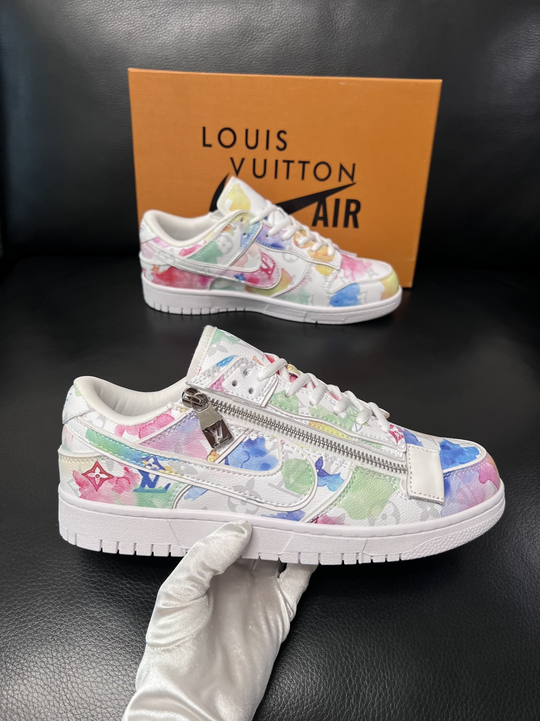 Lv联名nike  高品质  顶级工艺品  路易威登联名，专柜同步，鞋面意大利进口，高品质拼接缤纷色彩复
