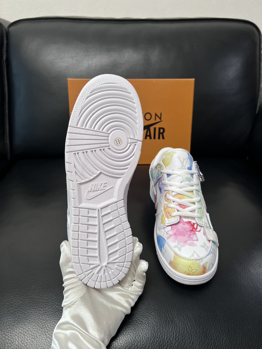 Lv联名nike  高品质  顶级工艺品  路易威登联名，专柜同步，鞋面意大利进口，高品质拼接缤纷色彩复