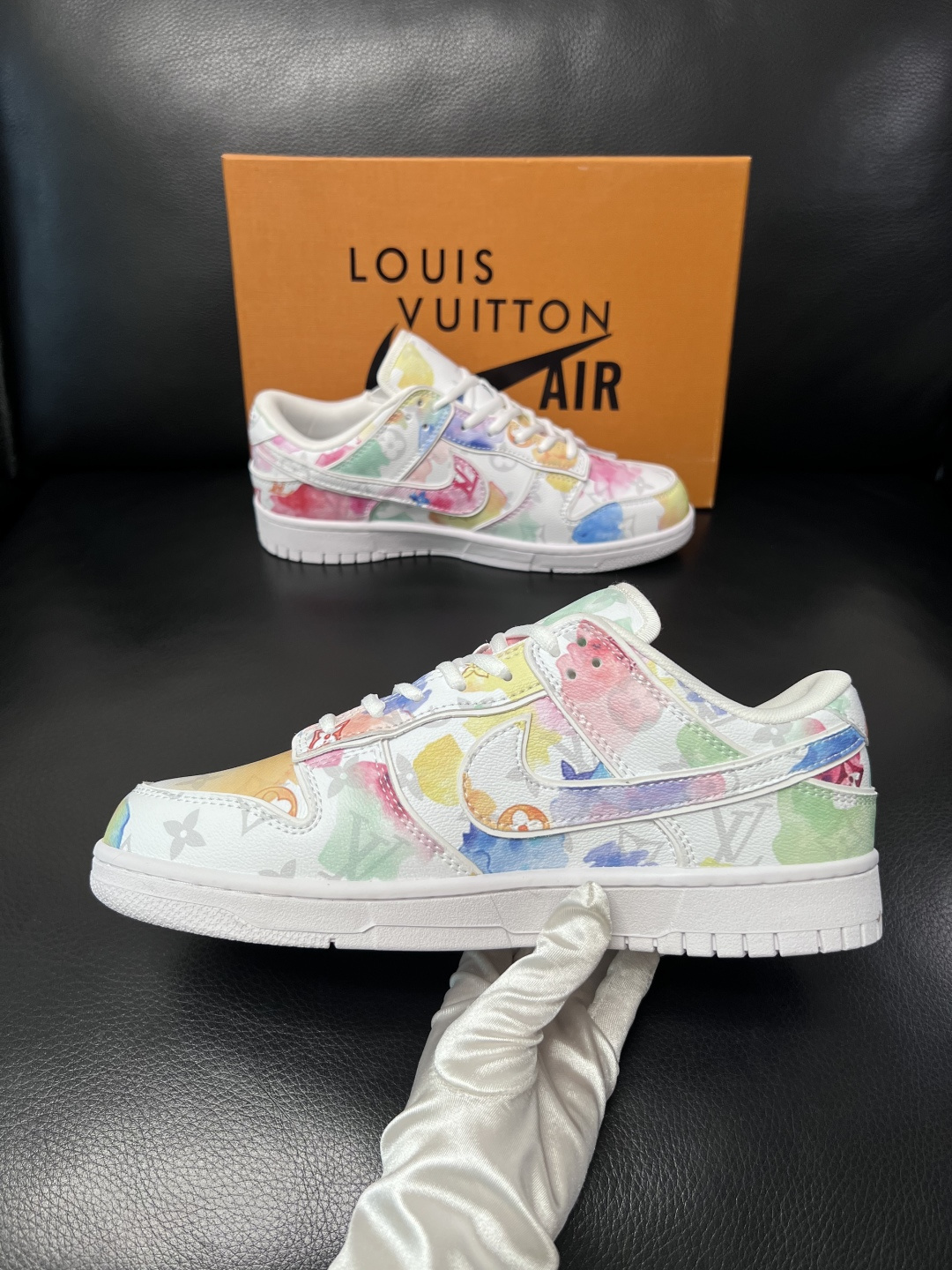 Lv联名nike  高品质  顶级工艺品  路易威登联名，专柜同步，鞋面意大利进口，高品质拼接缤纷色彩复