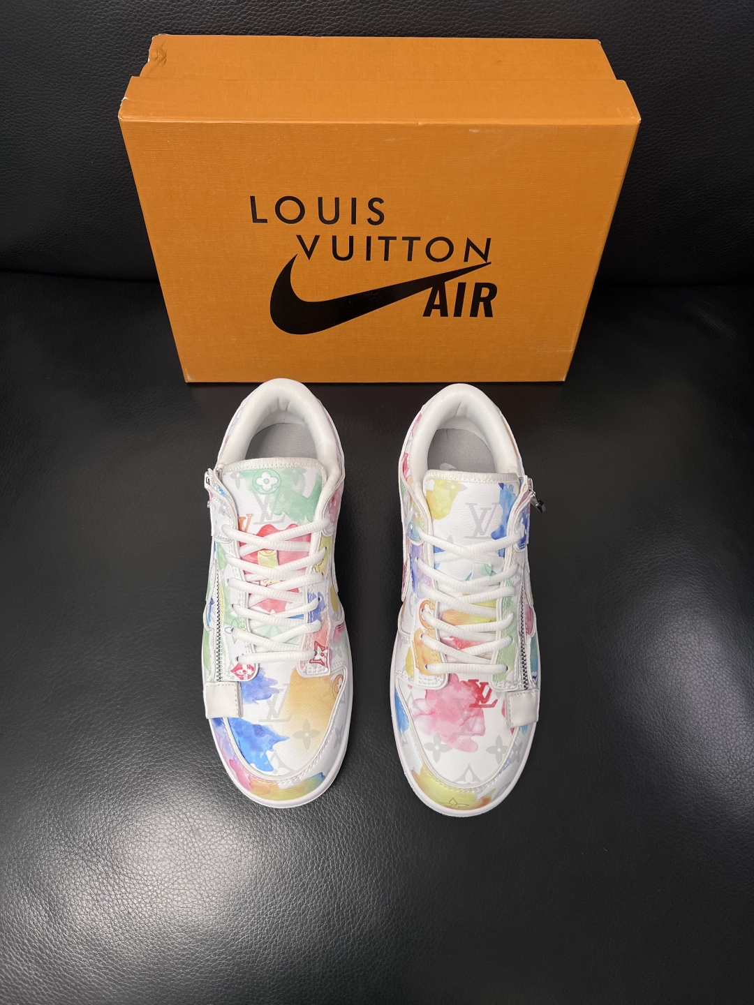 Lv联名nike  高品质  顶级工艺品  路易威登联名，专柜同步，鞋面意大利进口，高品质拼接缤纷色彩复