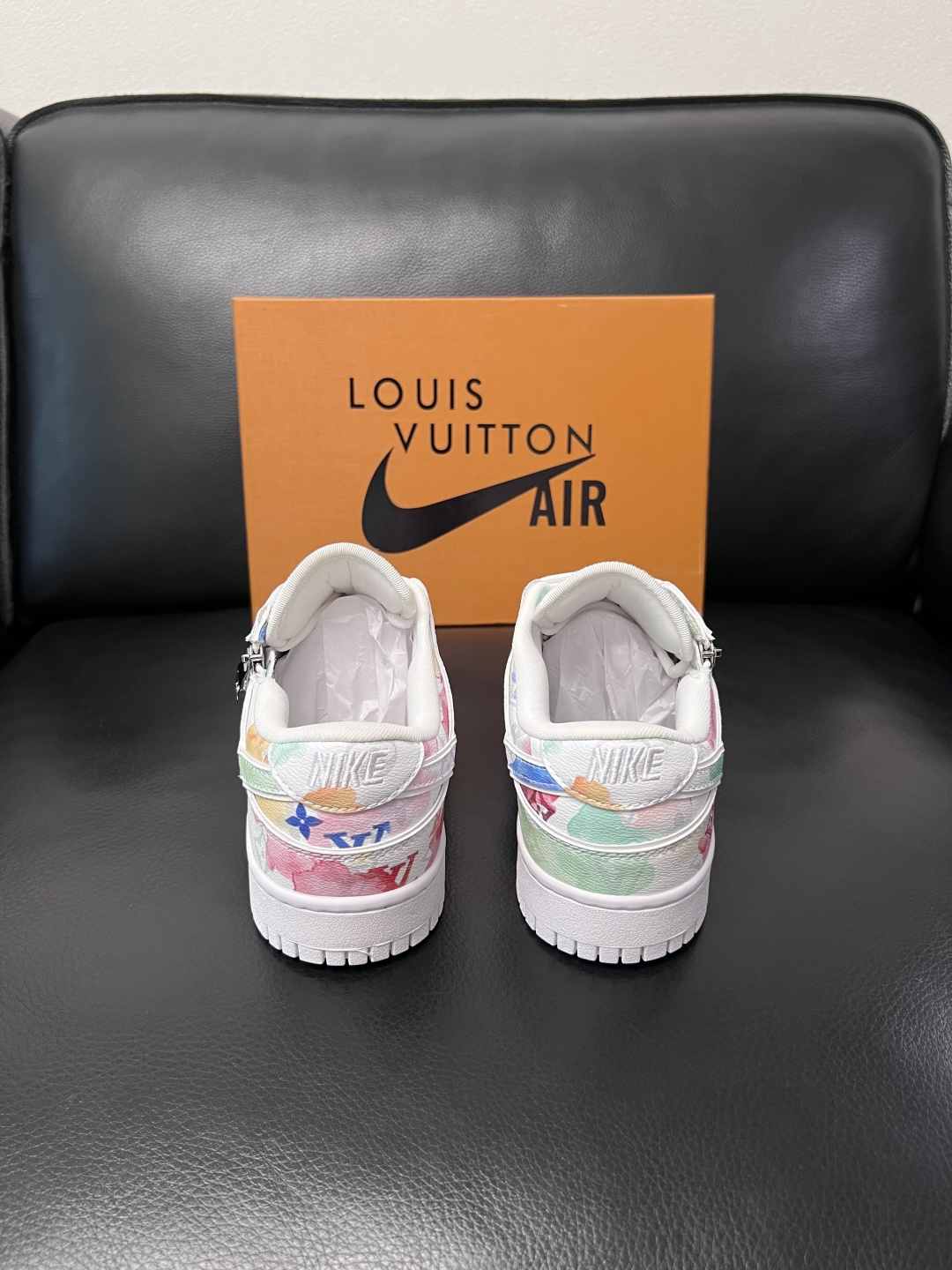Lv联名nike  高品质  顶级工艺品  路易威登联名，专柜同步，鞋面意大利进口，高品质拼接缤纷色彩复
