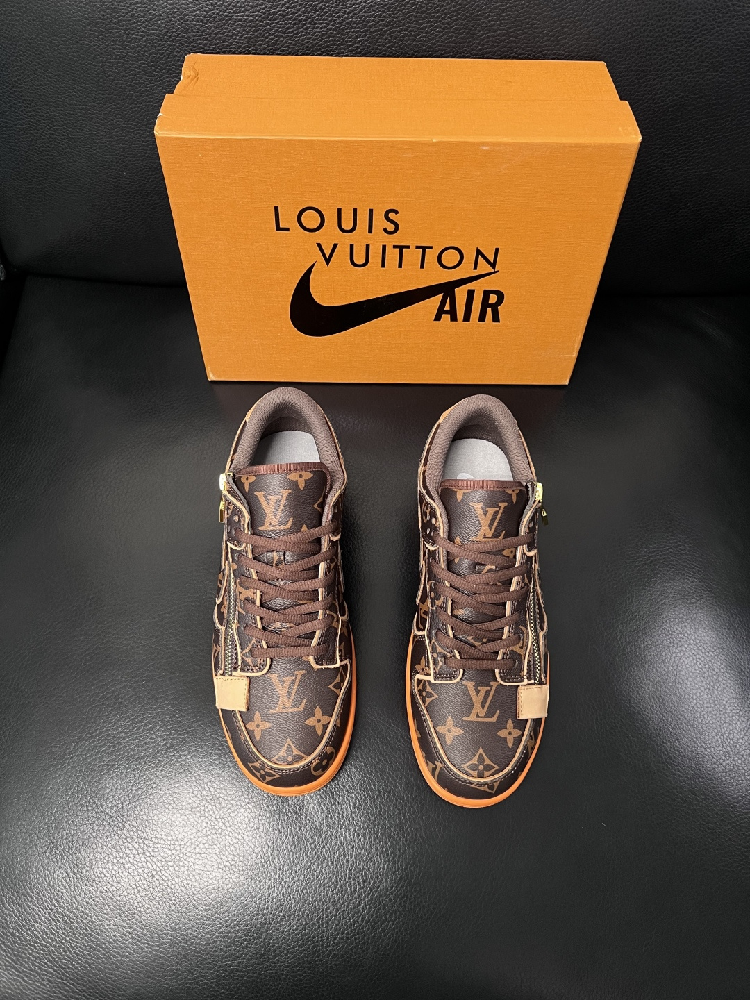 Lv联名nike  高品质  顶级工艺品  路易威登联名，专柜同步，鞋面意大利进口，高品质拼接缤纷色彩复