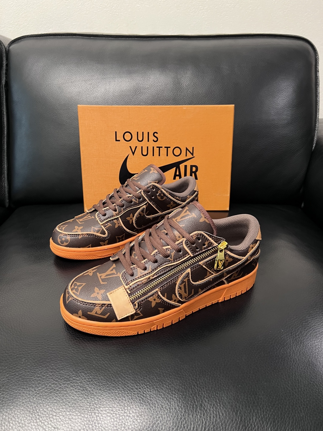 Lv联名nike  高品质  顶级工艺品  路易威登联名，专柜同步，鞋面意大利进口，高品质拼接缤纷色彩复