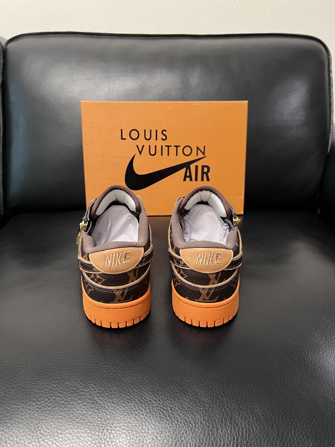 Lv联名nike  高品质  顶级工艺品  路易威登联名，专柜同步，鞋面意大利进口，高品质拼接缤纷色彩复