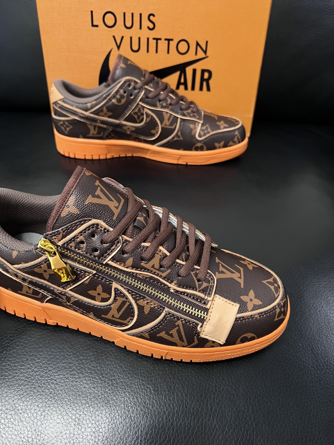 Lv联名nike  高品质  顶级工艺品  路易威登联名，专柜同步，鞋面意大利进口，高品质拼接缤纷色彩复