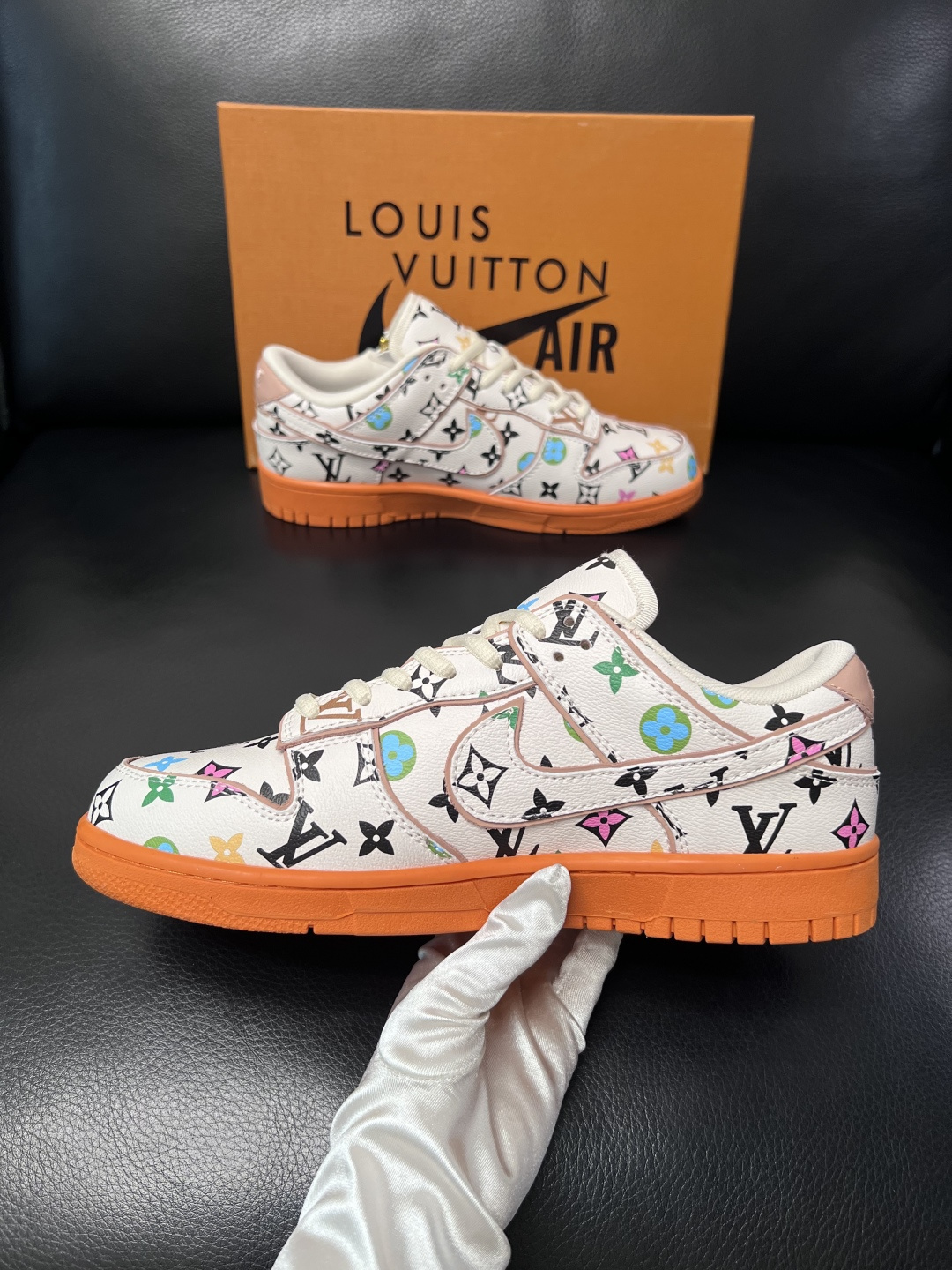 Lv联名nike  高品质  顶级工艺品  路易威登联名，专柜同步，鞋面意大利进口，高品质拼接缤纷色彩复