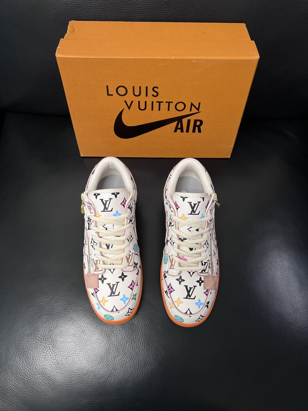 Lv联名nike  高品质  顶级工艺品  路易威登联名，专柜同步，鞋面意大利进口，高品质拼接缤纷色彩复