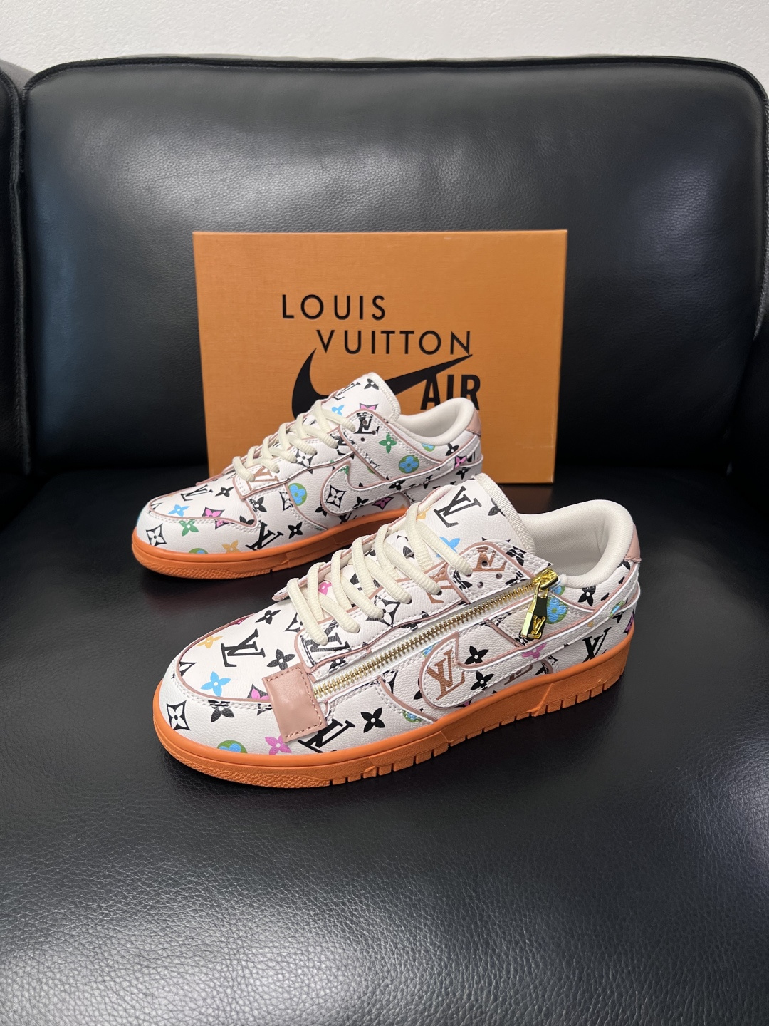 Lv联名nike  高品质  顶级工艺品  路易威登联名，专柜同步，鞋面意大利进口，高品质拼接缤纷色彩复