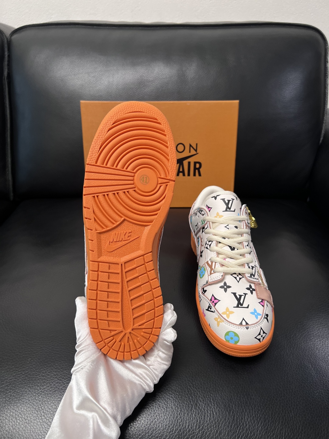 Lv联名nike  高品质  顶级工艺品  路易威登联名，专柜同步，鞋面意大利进口，高品质拼接缤纷色彩复