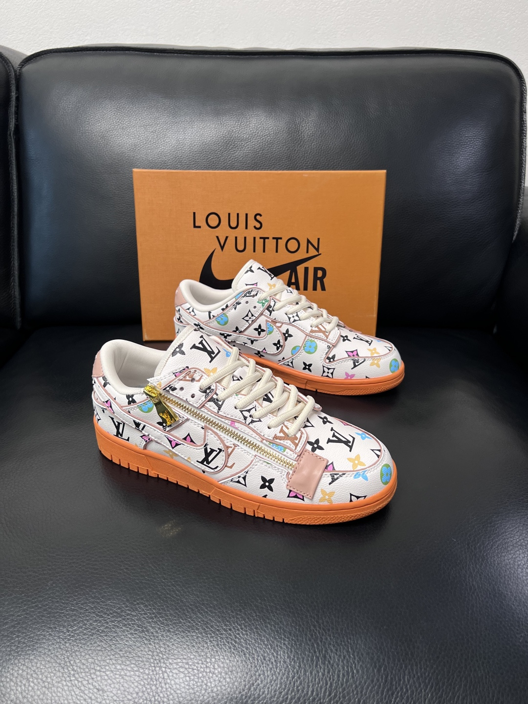 Lv联名nike  高品质  顶级工艺品  路易威登联名，专柜同步，鞋面意大利进口，高品质拼接缤纷色彩复